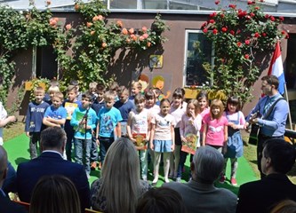 Glazbenim i plesnim programom najstarija osnovna škola proslavila otvorenje nove knjižnice