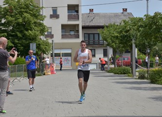 Kroz pet različitih utrka održana 27. Turopoljska trka
