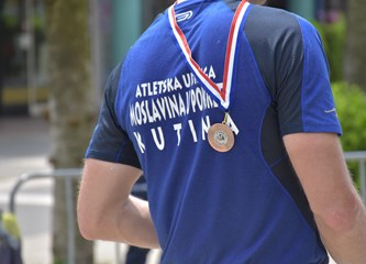 Kroz pet različitih utrka održana 27. Turopoljska trka