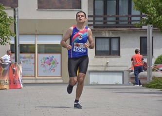 Kroz pet različitih utrka održana 27. Turopoljska trka