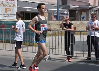 Kroz pet različitih utrka održana 27. Turopoljska trka