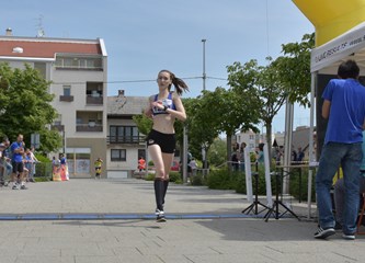 Kroz pet različitih utrka održana 27. Turopoljska trka