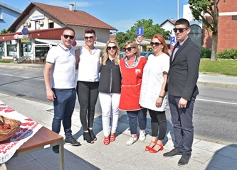 Članovi Udruge 'Jagoda' zadovoljni prodajom, no kažu, jagoda je manje nego lani