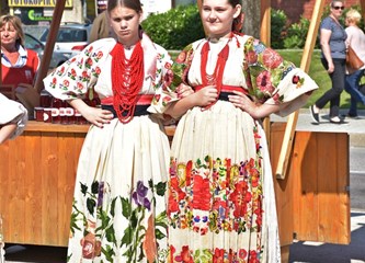 Članovi Udruge 'Jagoda' zadovoljni prodajom, no kažu, jagoda je manje nego lani