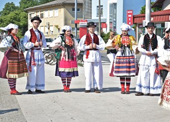 Članovi Udruge 'Jagoda' zadovoljni prodajom, no kažu, jagoda je manje nego lani