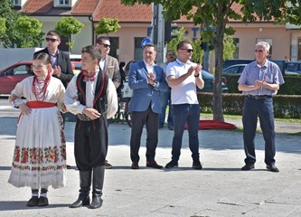 Članovi Udruge 'Jagoda' zadovoljni prodajom, no kažu, jagoda je manje nego lani