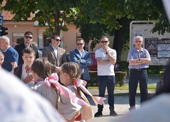 Članovi Udruge 'Jagoda' zadovoljni prodajom, no kažu, jagoda je manje nego lani
