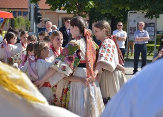 Članovi Udruge 'Jagoda' zadovoljni prodajom, no kažu, jagoda je manje nego lani