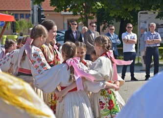 Članovi Udruge 'Jagoda' zadovoljni prodajom, no kažu, jagoda je manje nego lani