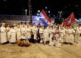 Folkloraši iz Donje Lomnice i Velike Mlake izvedbom 'žetve' oduševili publiku na festivalu u Albaniji