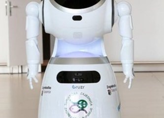 Humanoidni robot u Zračnoj luci: Viktorija pruža virtualnu šetnju, a može i zaplesati s putnicima!