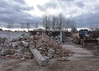 Konačno se ruši stara zgrada u Kušancu: Za radove na groblju ove godine osigurano gotovo 8 milijuna kuna