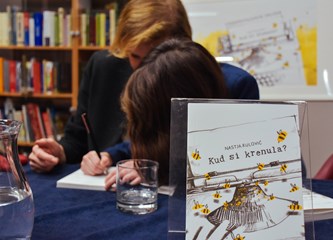 Ista bolest oduzela joj je, a zatim i vratila pisanje te joj ostavila blagu opomenu zbog koje se često pita 'Kud je krenula'