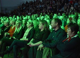 FOTOGALERIJA Zvonko Bogdan raspjevao Gradsku dvoranu, publika pristigla čak i iz Srijema