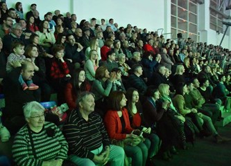 FOTOGALERIJA Zvonko Bogdan raspjevao Gradsku dvoranu, publika pristigla čak i iz Srijema