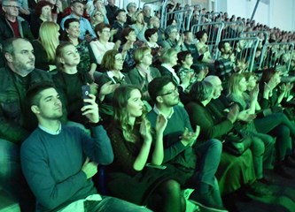 FOTOGALERIJA Zvonko Bogdan raspjevao Gradsku dvoranu, publika pristigla čak i iz Srijema