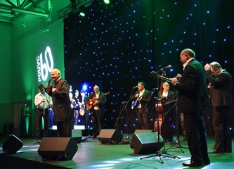 FOTOGALERIJA Zvonko Bogdan raspjevao Gradsku dvoranu, publika pristigla čak i iz Srijema