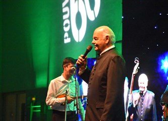 FOTOGALERIJA Zvonko Bogdan raspjevao Gradsku dvoranu, publika pristigla čak i iz Srijema