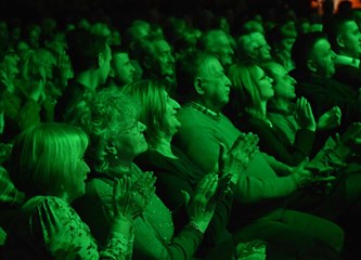 FOTOGALERIJA Zvonko Bogdan raspjevao Gradsku dvoranu, publika pristigla čak i iz Srijema