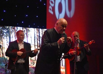 FOTOGALERIJA Zvonko Bogdan raspjevao Gradsku dvoranu, publika pristigla čak i iz Srijema