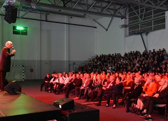 FOTOGALERIJA Zvonko Bogdan raspjevao Gradsku dvoranu, publika pristigla čak i iz Srijema