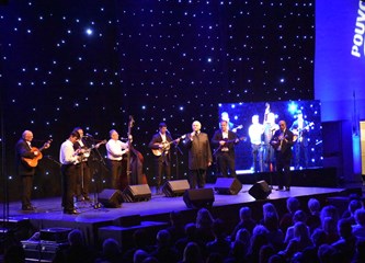 FOTOGALERIJA Zvonko Bogdan raspjevao Gradsku dvoranu, publika pristigla čak i iz Srijema