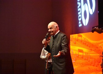 FOTOGALERIJA Zvonko Bogdan raspjevao Gradsku dvoranu, publika pristigla čak i iz Srijema