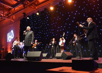 FOTOGALERIJA Zvonko Bogdan raspjevao Gradsku dvoranu, publika pristigla čak i iz Srijema