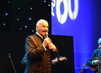 FOTOGALERIJA Zvonko Bogdan raspjevao Gradsku dvoranu, publika pristigla čak i iz Srijema