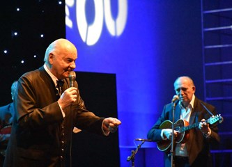 FOTOGALERIJA Zvonko Bogdan raspjevao Gradsku dvoranu, publika pristigla čak i iz Srijema