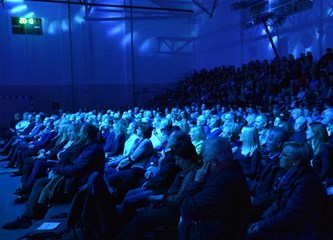 FOTOGALERIJA Zvonko Bogdan raspjevao Gradsku dvoranu, publika pristigla čak i iz Srijema