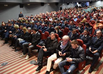 Nije prošlo 'ispod radara': Puna dvorana pogledala neispričanu priču o stvaranju ratnog zrakoplovstva
