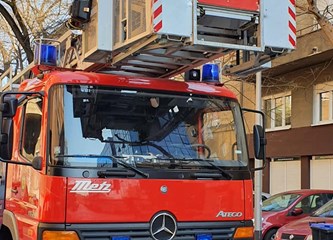 FOTO: JVP na ispomoći kolegama vatrogascima u Zagrebu, pomažu u sanaciji krovova oštećenih potresom