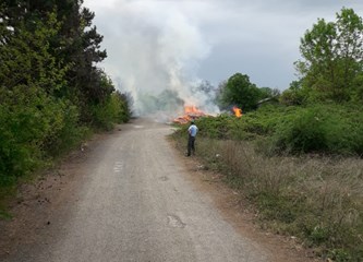 Nema predaha za goričke vatrogasce: Gorjelo i kod radara, požar gasili JVP, DVD Kurilovec i DVD Vukovina