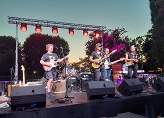 Legendarnim rock hitovima Dado Topić oduševio Goričane