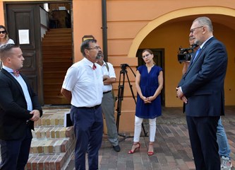 FOTO Ministra Božinovića upoznali s bogatom poviješću Turopolja, ali i podsjetili na jedno neriješeno pitanje
