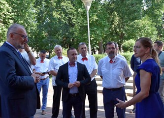 FOTO Ministra Božinovića upoznali s bogatom poviješću Turopolja, ali i podsjetili na jedno neriješeno pitanje