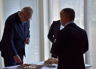 FOTO Ministra Božinovića upoznali s bogatom poviješću Turopolja, ali i podsjetili na jedno neriješeno pitanje