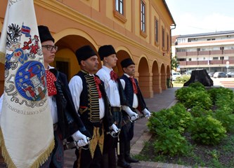 FOTO Ministra Božinovića upoznali s bogatom poviješću Turopolja, ali i podsjetili na jedno neriješeno pitanje