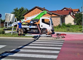 Pokosio semafor na raskrižju Tesline i Kolareve pa napuhao 1,93 promila