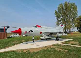 FOTO Legendarni 'Osvetnik Dubrovnika' krasi dvorište ZTC-a, treći je to MiG-21 koji je dom pronašao u Gorici