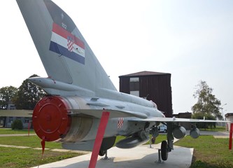 FOTO Legendarni 'Osvetnik Dubrovnika' krasi dvorište ZTC-a, treći je to MiG-21 koji je dom pronašao u Gorici