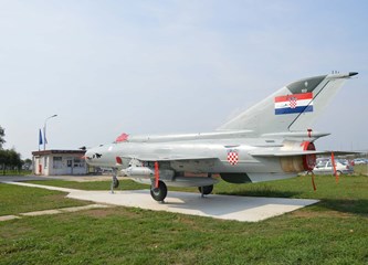 FOTO Legendarni 'Osvetnik Dubrovnika' krasi dvorište ZTC-a, treći je to MiG-21 koji je dom pronašao u Gorici
