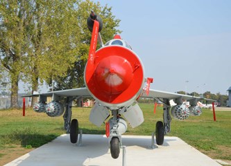 FOTO Legendarni 'Osvetnik Dubrovnika' krasi dvorište ZTC-a, treći je to MiG-21 koji je dom pronašao u Gorici