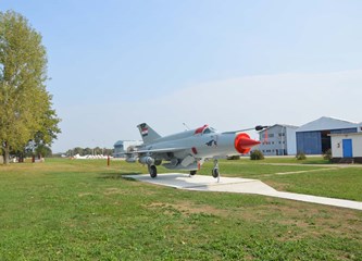 FOTO Legendarni 'Osvetnik Dubrovnika' krasi dvorište ZTC-a, treći je to MiG-21 koji je dom pronašao u Gorici