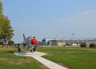 FOTO Legendarni 'Osvetnik Dubrovnika' krasi dvorište ZTC-a, treći je to MiG-21 koji je dom pronašao u Gorici