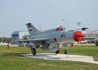 FOTO Legendarni 'Osvetnik Dubrovnika' krasi dvorište ZTC-a, treći je to MiG-21 koji je dom pronašao u Gorici