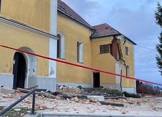 Ovo je danas crkva u Kravarskom, stradali i drugi objekti