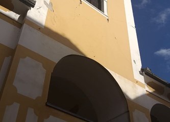 FOTO Opasnost od urušavanja dimnjaka na Muzeju Turopolja, stradao i Stari grad Lukavec