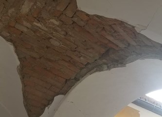 FOTO Opasnost od urušavanja dimnjaka na Muzeju Turopolja, stradao i Stari grad Lukavec